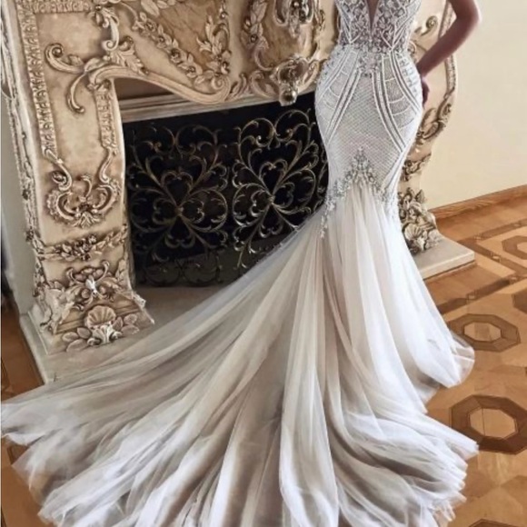 Charlize Badgley Mischka Wedding gown - Picture 3 of 5